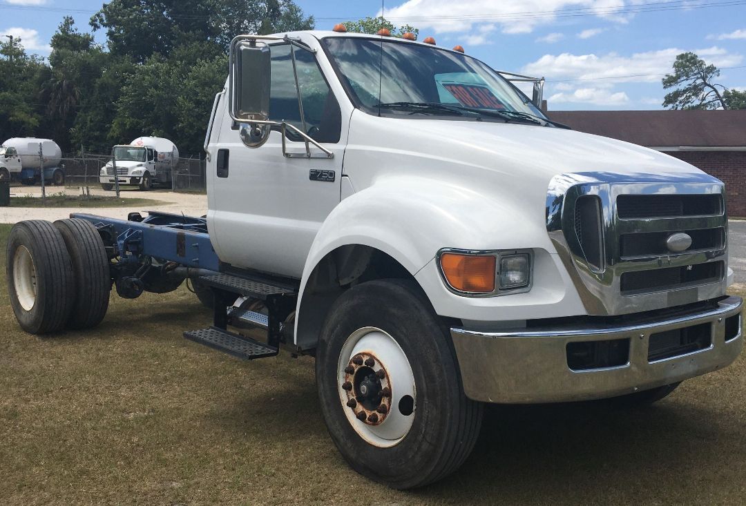 2008 FORD F750 XL - Image 2